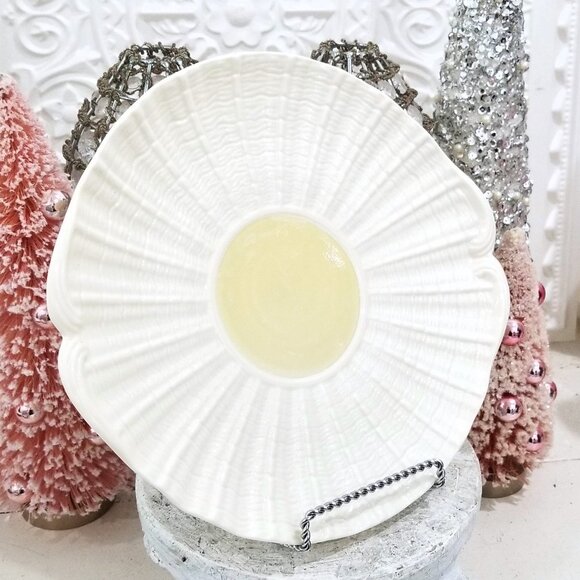 Belleek Neptune Yellow Luster Shell Serving Platter Cake Plate Vintage - Picture 4 of 4